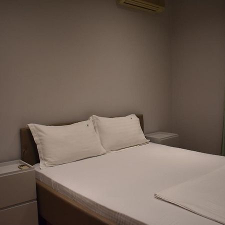 Tam Serviced Apartment Shallvaret Central District 티라나 외부 사진