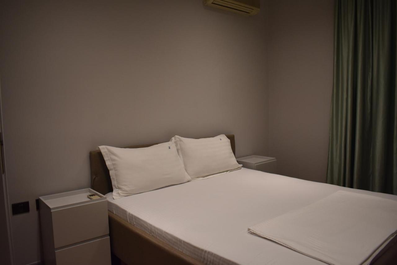 Tam Serviced Apartment Shallvaret Central District 티라나 외부 사진
