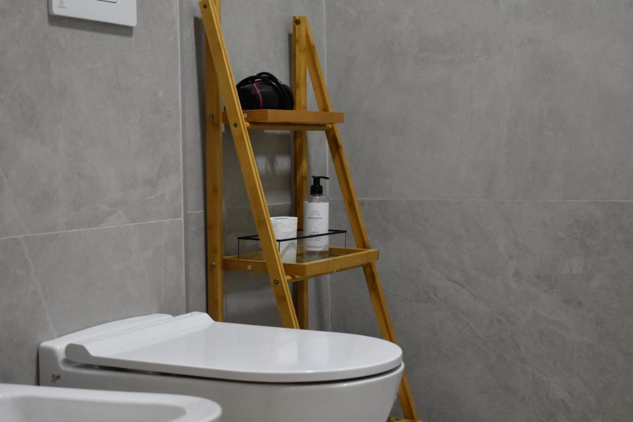Tam Serviced Apartment Shallvaret Central District 티라나 외부 사진