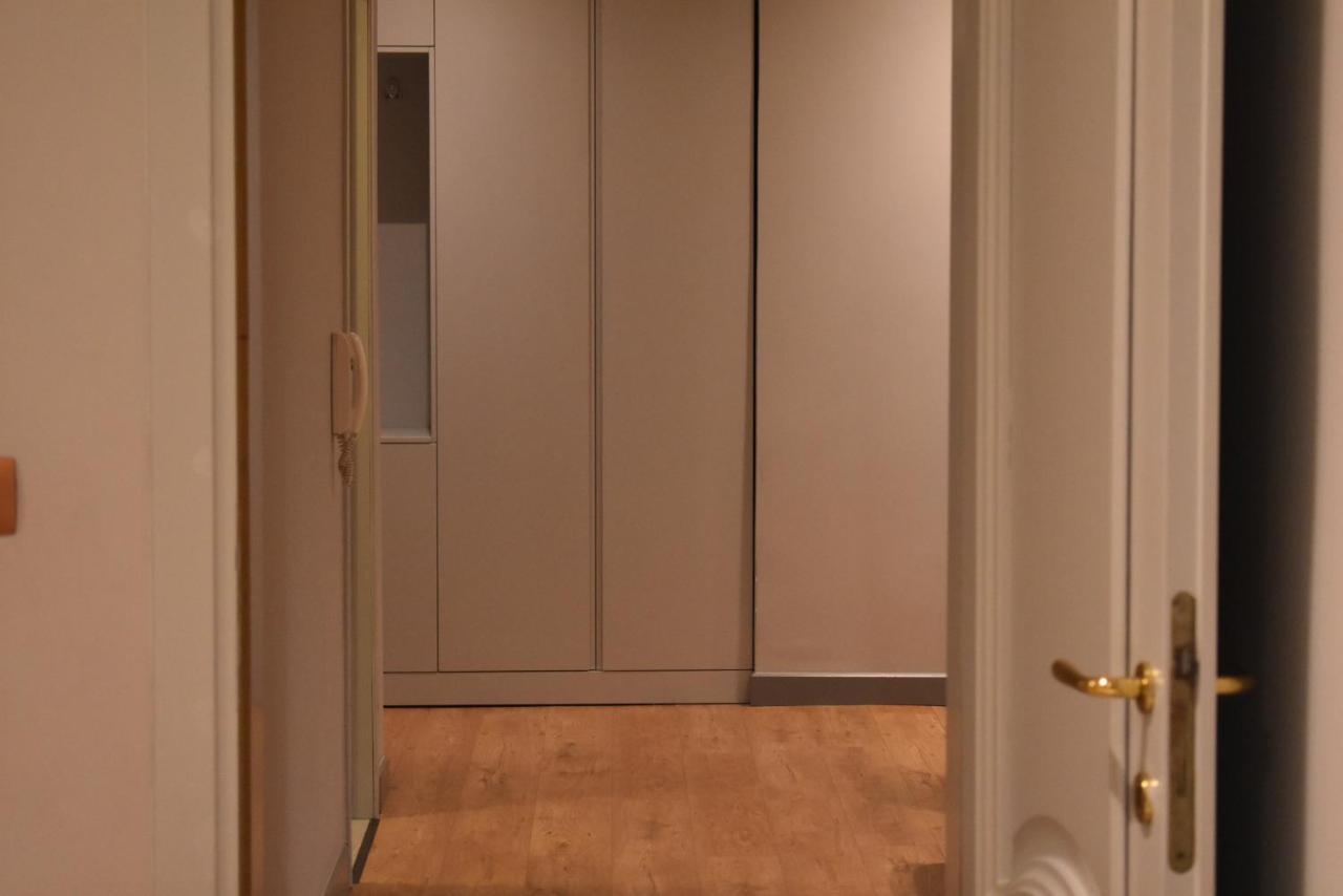 Tam Serviced Apartment Shallvaret Central District 티라나 외부 사진