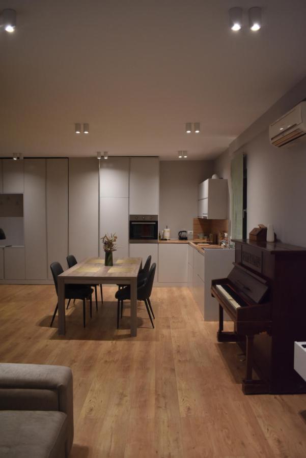 Tam Serviced Apartment Shallvaret Central District 티라나 외부 사진